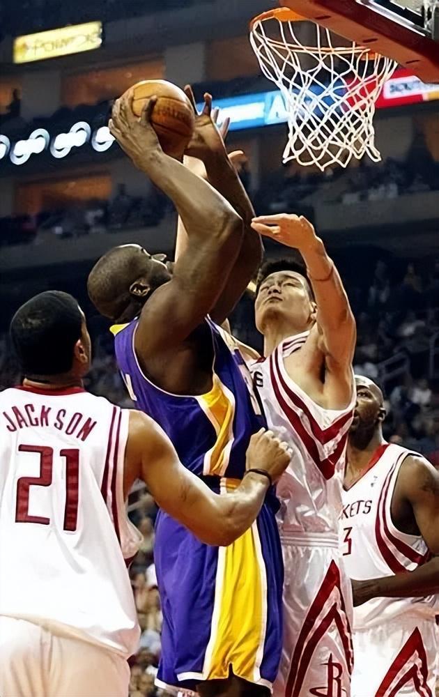 杨毅透露现场看姚鲨大战，担心大姚被打死！宇宙勇乔丹也不是对手