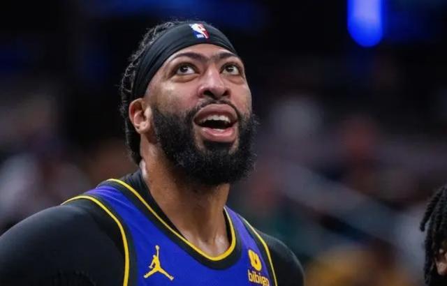 开云体育官网-投手秘诀？浓眉投射效率下滑 雷迪克已有应对之策