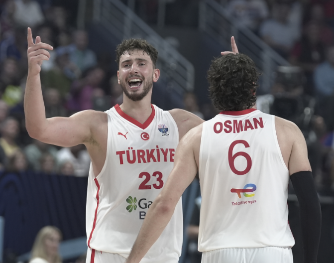 kaiyun.com-欧洲杯官方MVP票数榜：申京32%大幅领跑 约基奇字母哥二三位