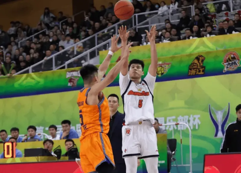 开云-媒体人：上海广东锋线差距过大，广东应抓住窗口期升级阵容