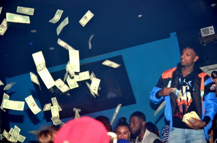 kaiyun.com-老鹰和脱衣舞俱乐部合作？这个夜店早已是亚特兰大文化的一部分