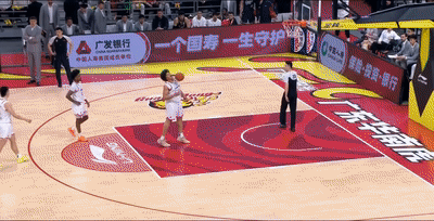 开云体育官网-看了阿旺奎因互相甩锅拒投三分的名场面，才知道广东队架构有多糟