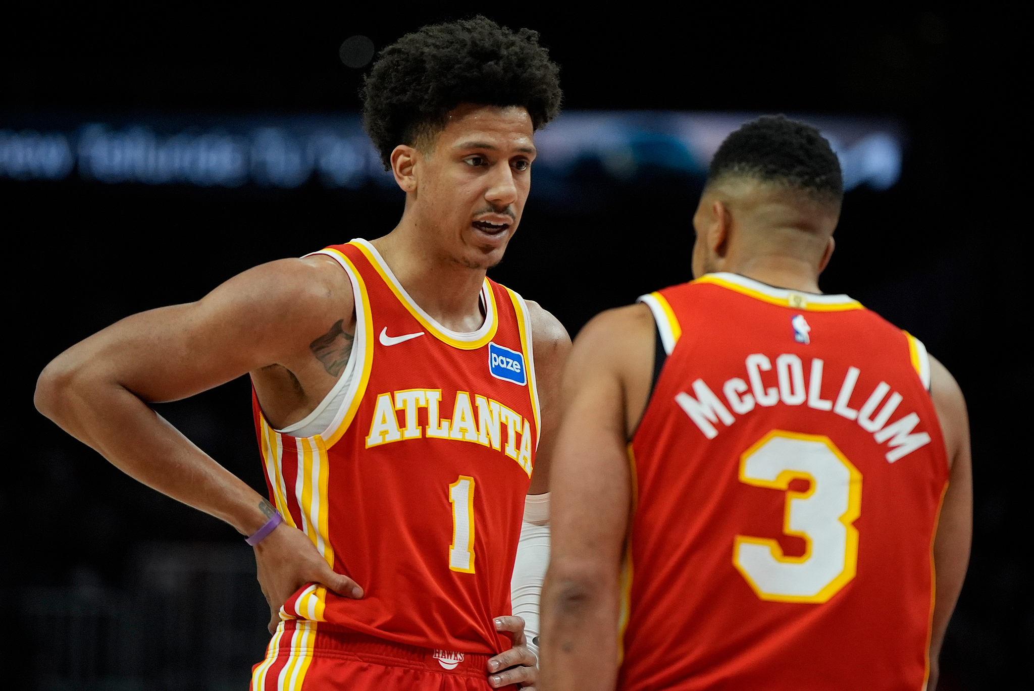 开云体育-约翰逊23+10+12麦科勒姆30分 老鹰轻取雄鹿9连胜